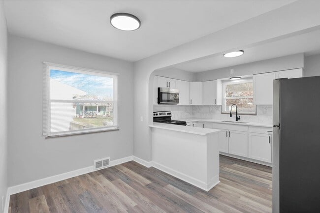 Photo - 1820 Oakwood Ave