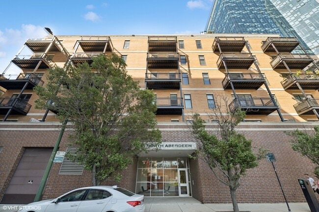 Building Photo - 725 N Aberdeen St Unit 609
