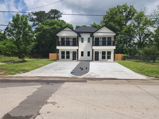 Building Photo - 2651 Beaumont Ave