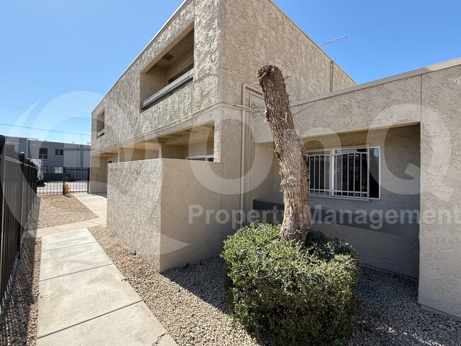 Building Photo - 2664 N 43rd Ave Rental