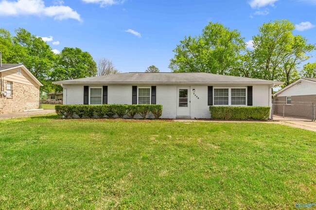 Photo - 2406 Yorkshire Dr SW