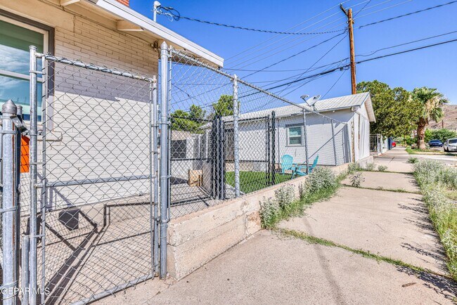 2729 Pershing Dr Unidad Rear