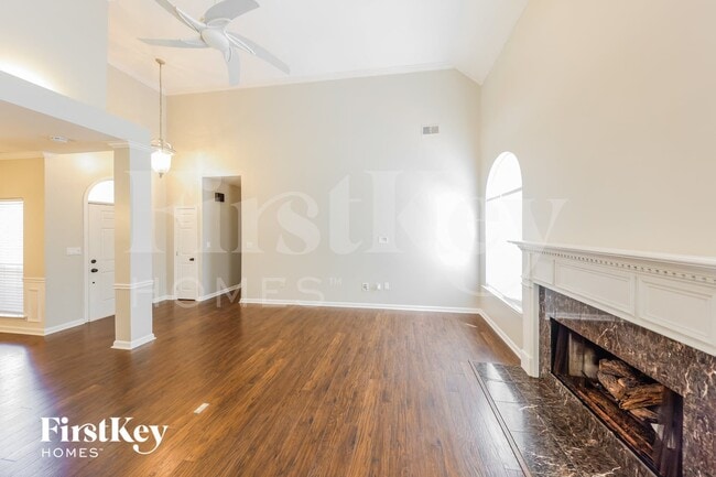 Photo - 925 Jackson Cir