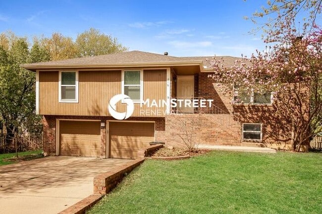 3 Bedroom Pet-Friendly Home in Raymore, MO with Main Street Renewal