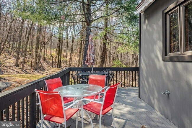 31 Middle Village Way