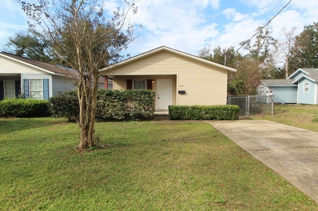 Building Photo - Updated 3BR/1BA Patio Home in Northeast Pe...