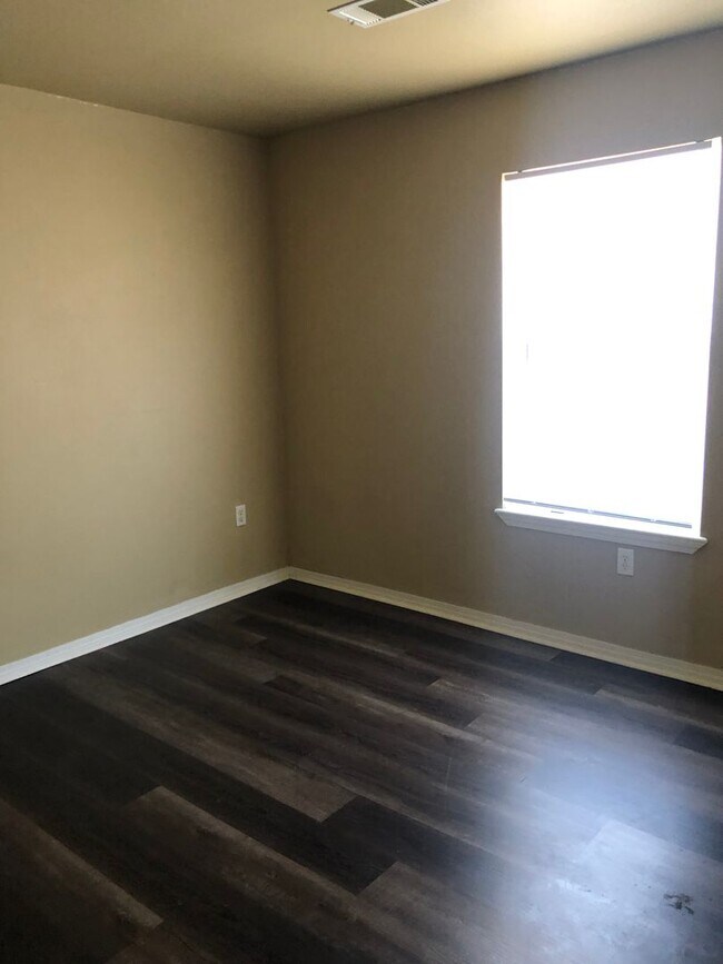 Photo - CLEARWATER-N. R ST. DUPLEX Unit B