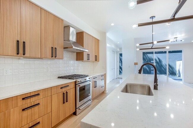 Photo - 4225 Mariposa St