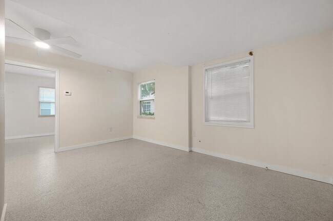 Photo - 308 Ohio Pl Unit 1