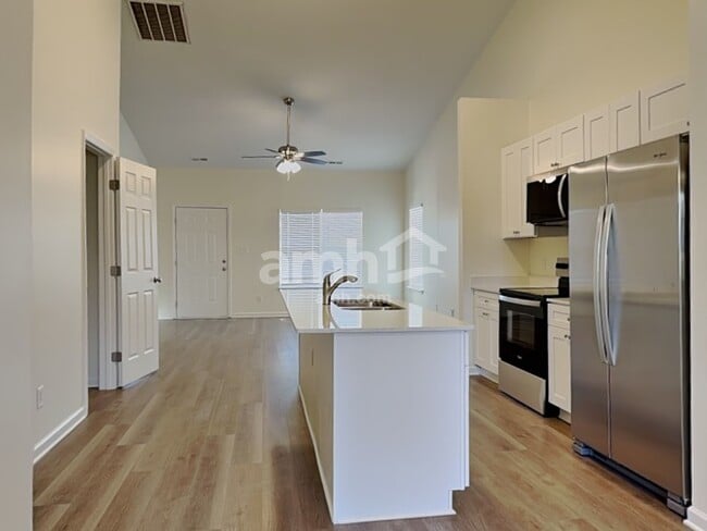 Photo - 936 Anchor Way NE