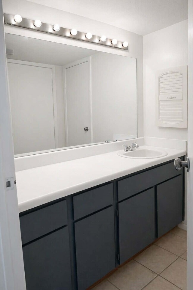 Photo - 3035 Walnut Bend Ln Unit 26