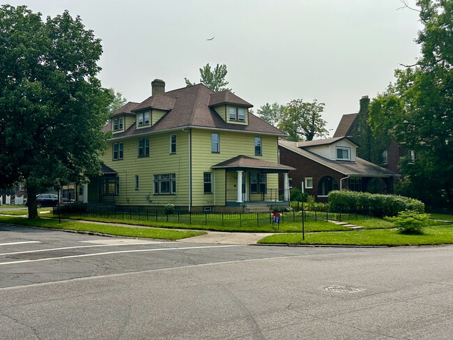 Building Photo - 2086 Marlindale Rd