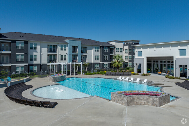 Building Photo - The Vic at Southwinds Rental