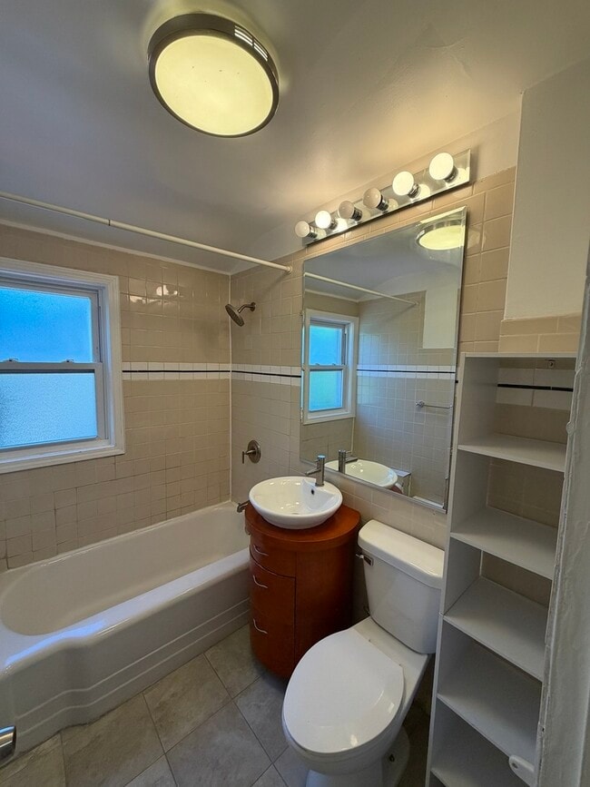 Photo - 1140 W 112th St