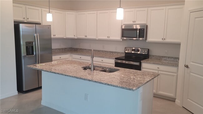 Building Photo - 3389 Menores Wy