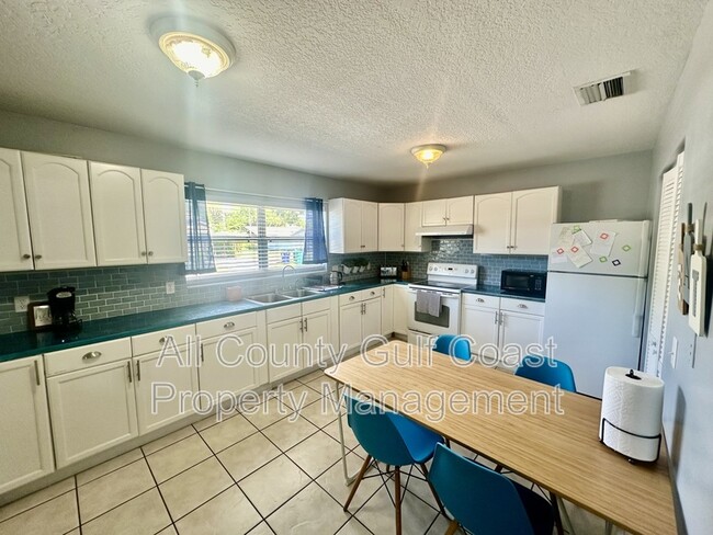 Photo - 515 15th Ave W