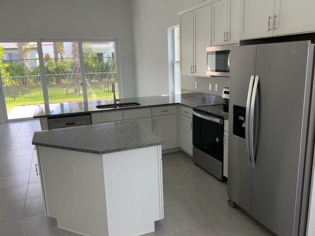 Photo - 16340 Oakview Dr