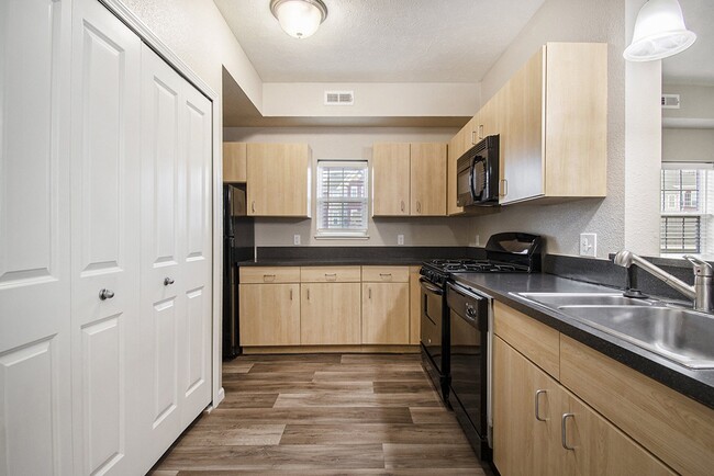 Lynbrook Apartments and Townhomes