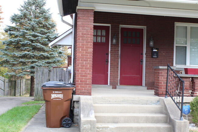 Building Photo - 7332 Maple Ave Unit Apt 2