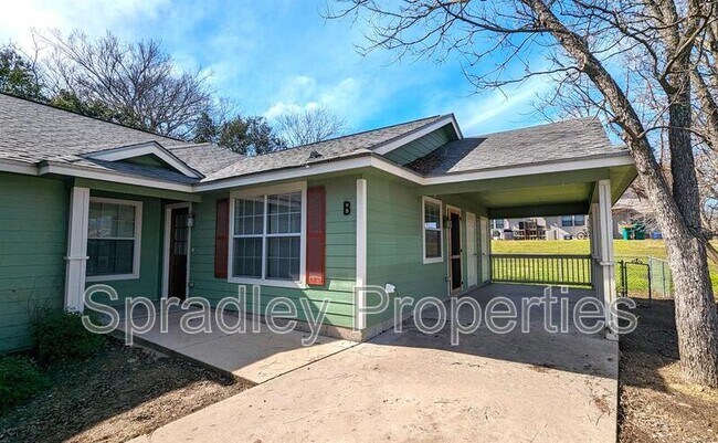 Photo - 820 N Beal St