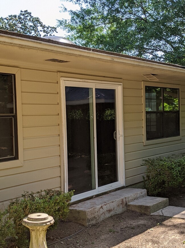 Photo - 901 N Azalea Dr