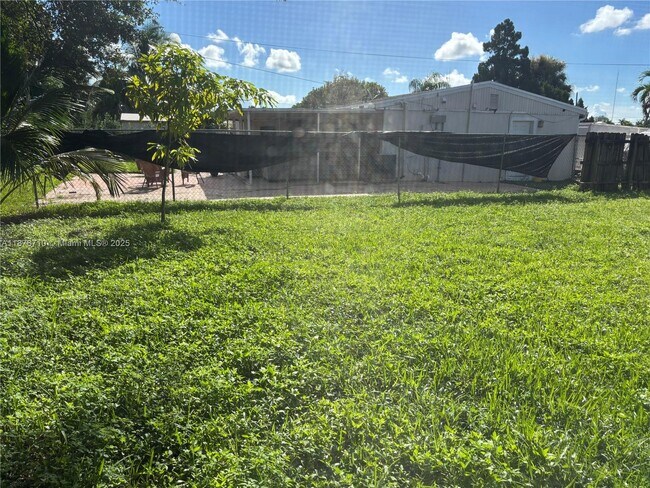 Photo - 6329 Fletcher St