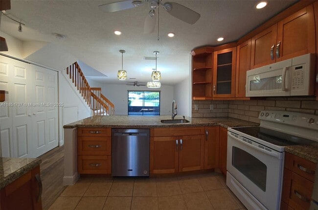 Photo - 10548 NW 6th St
