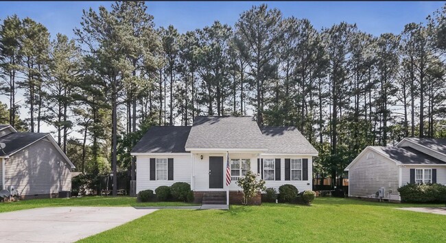 Building Photo - Chic & Comfortable 3-Bedroom Property Ready to Move In