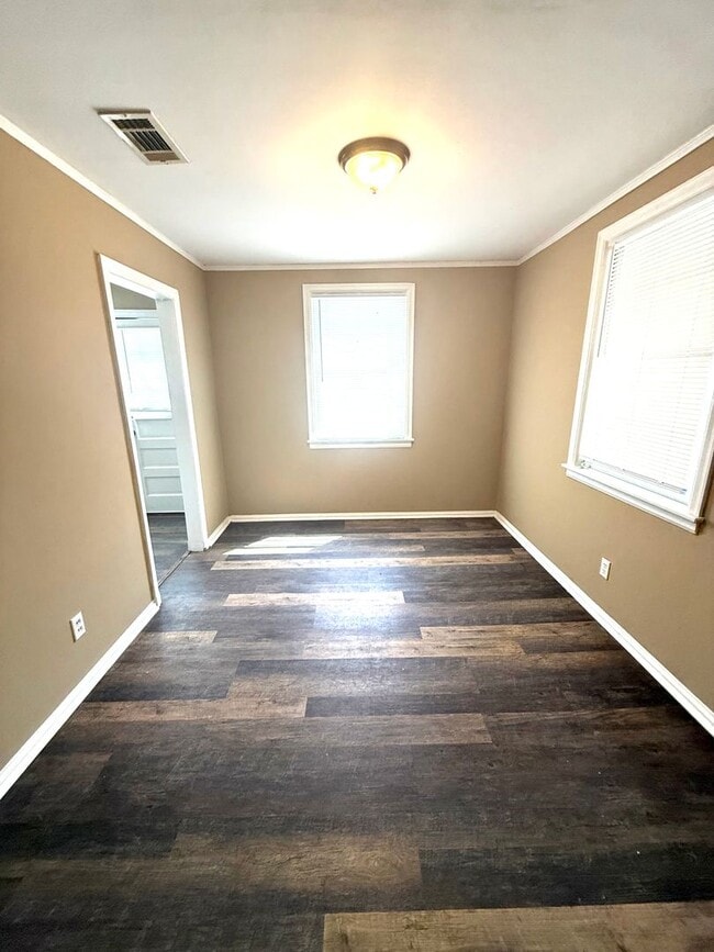 Photo - ** 3 bed 1 bath located close to downtown ** Call 334-366-9198 to schedule a self-showing