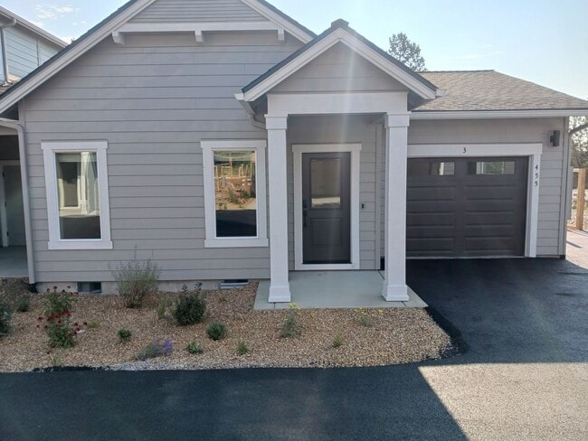 Building Photo - Fantastic Brand New 1 Bedroom Townhouse