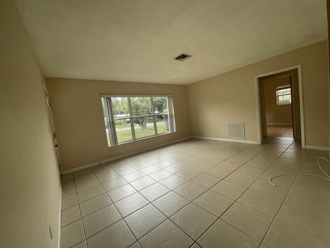 Photo - 177 E Laila Dr