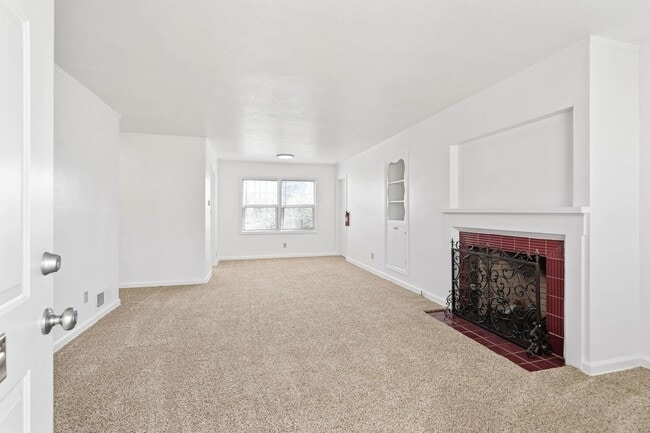 Photo - Beautifully maintained 1-bdrm/1-bath unit in 4-plex. Fireplace, off-street parking, laundry, grea... Unit 1912
