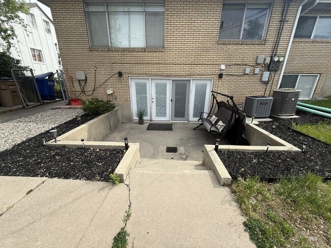 Building Photo - 1645 Parkway Ave Unit 1645-B