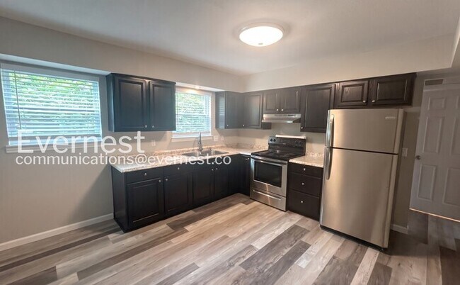 Photo - 3 Bed/1.5 Bath Town Home with Modern Amenities / Pet-Friendly / Available Now!
