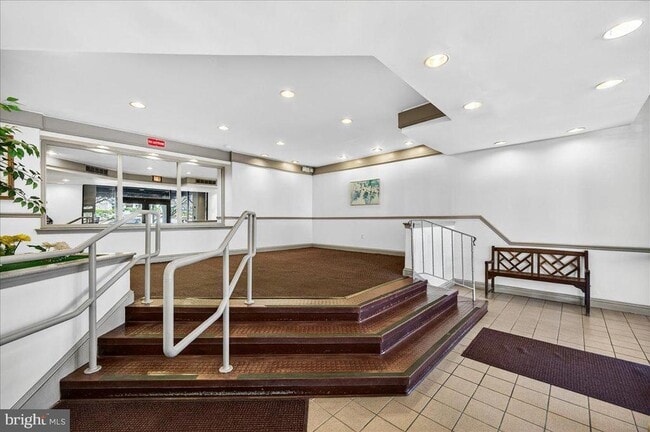 Building Photo - 4420 Briarwood Ct N Unit 32