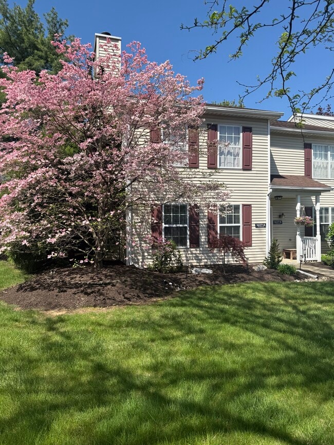 Building Photo - 1607 Briarwood Ln Unit 1607a Rental