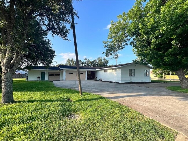213 S FM 1660