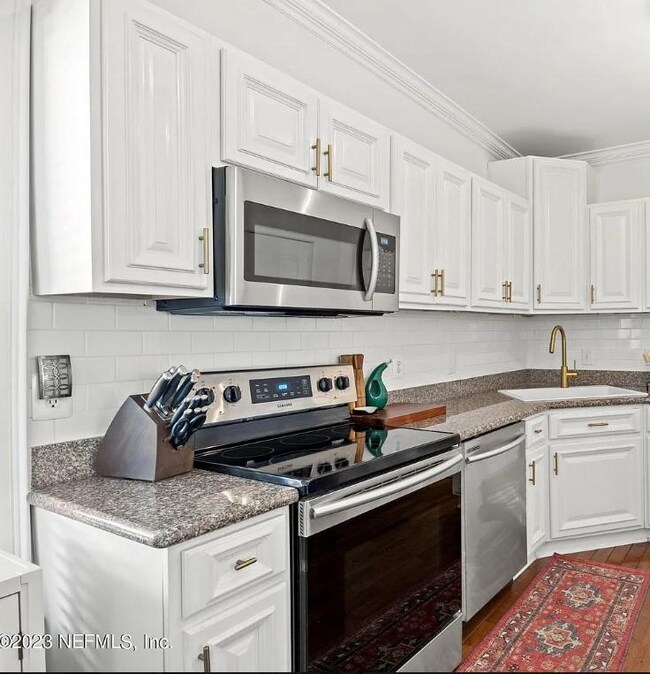 Photo - 615 Talbot Ave