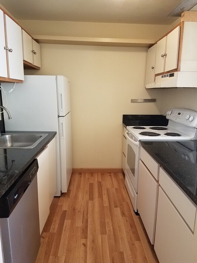 Photo - 800 N Allen Pl