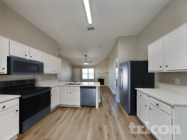 Photo - 923 McKavett Dr