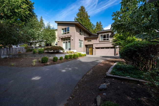 Photo - 10644 Bartlett Ave NE