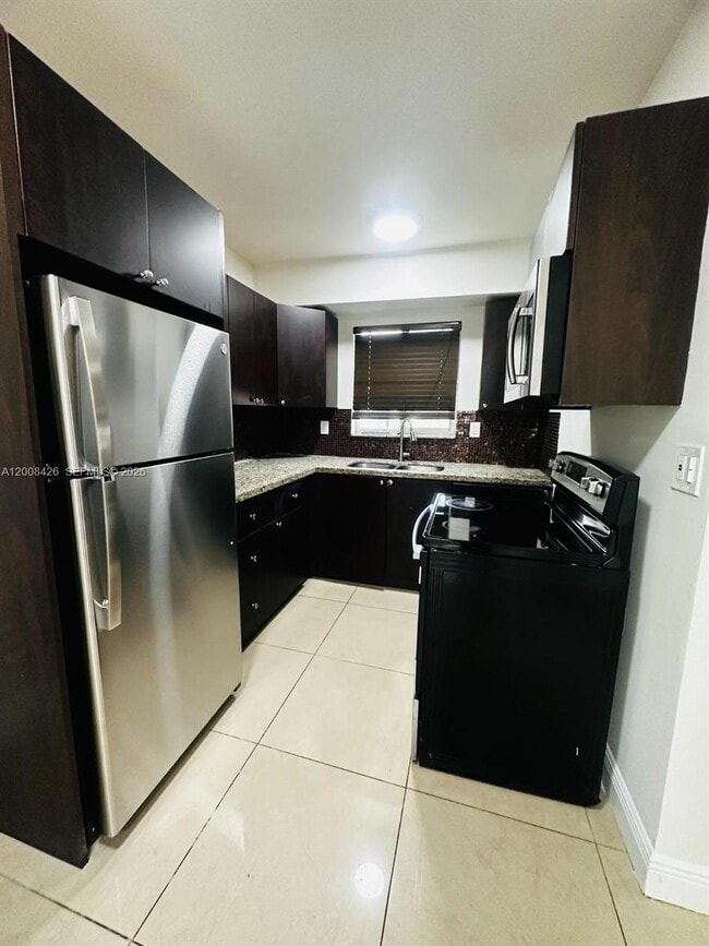 Photo - 2401 SW 22nd St Unit 7