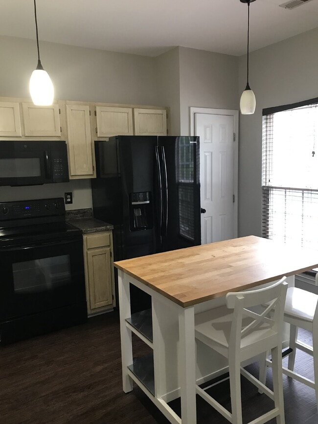 Photo - 209 Summerston Pl