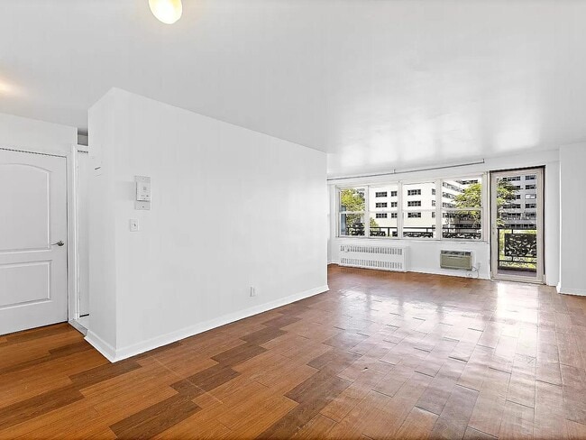 Photo - 2650 Ocean Pkwy