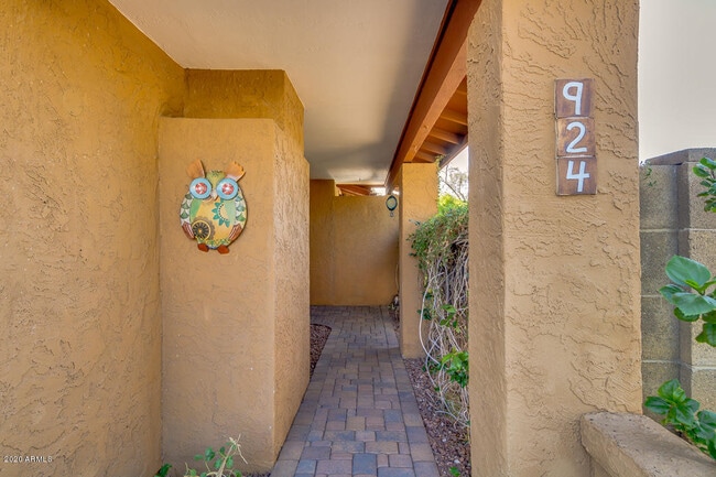Photo - 924 N 86th Way