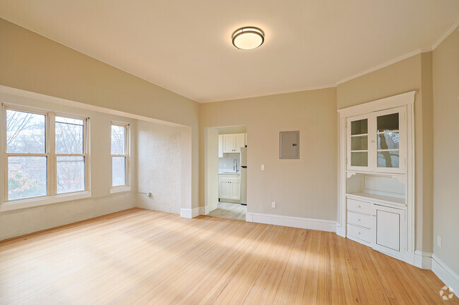 Interior Photo - 19-21 Agassiz St Rental