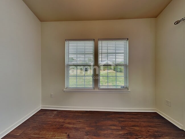 Photo - 10 Pfeiffer Ct