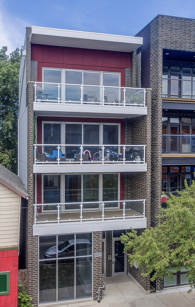 Photo - 2740 W Chicago Ave Condo