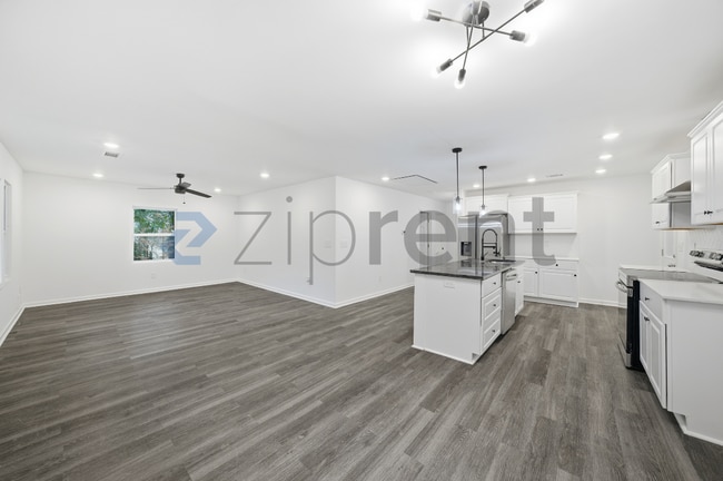 Photo - 175 Holly Rd NW