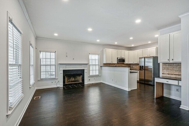 Photo - 169 Richmond St SE